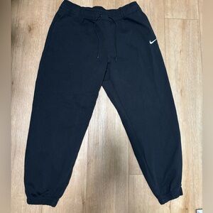 Nike women’s easy joggers